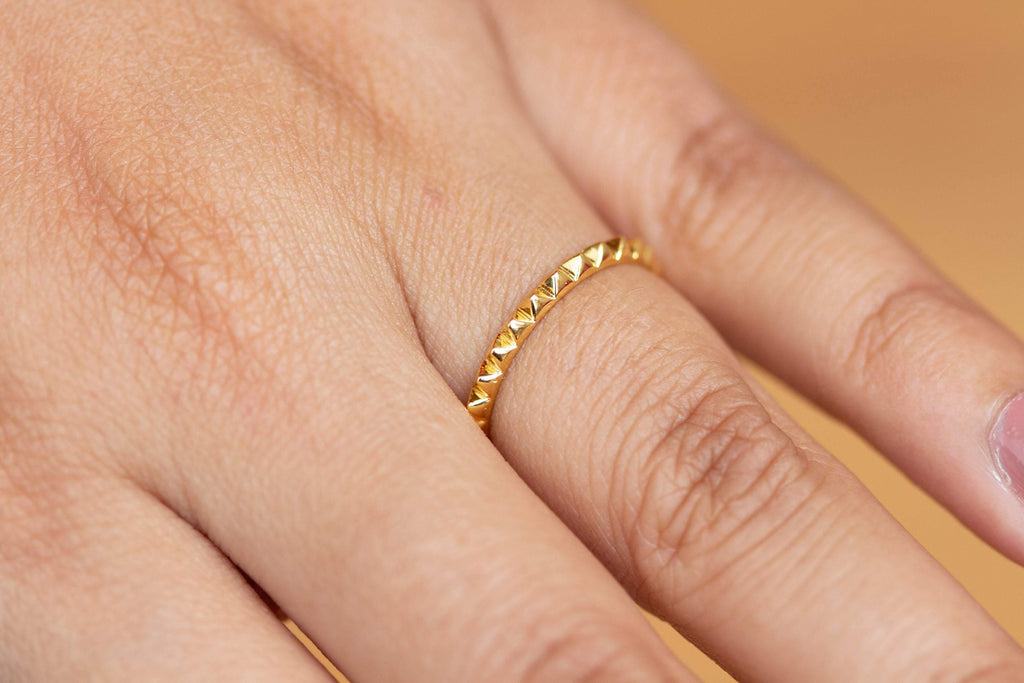 14K Gold Pyramid Eternity Ring / Gold Spike Ring / Pyramid Ring / Gold Stacking Ring / Simple Gold Ring / Minimal Jewelry / Spike Stud Ring - Jalvi & Co.