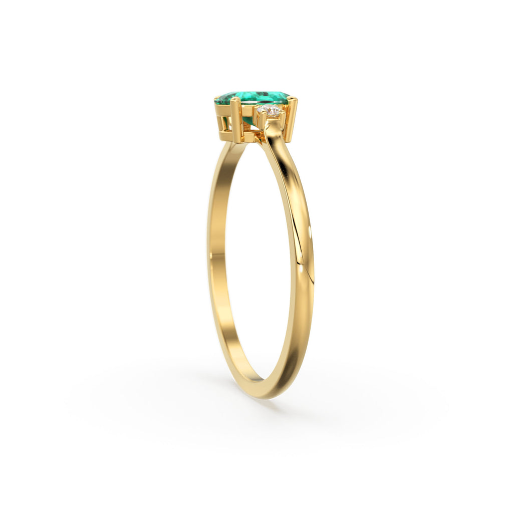 Emerald Ring / Emerald Engagement Ring in 14k Gold / Oval Cut Natural 3 Stone Emerald Diamond Ring / May Birthstone / Promise Ring