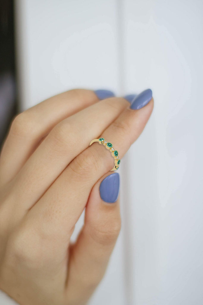 14k Gold Emerald and Diamond Alternating Wedding Ring Women / Emerald Ring / Emerald Wedding Band / May Birthstone Ring / Genuine Emerald - Jalvi & Co.