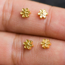 Load image into Gallery viewer, 5mm 18k Solid Yellow Gold Fancy Daisy Flower Design Spacer Finding Beads Quantity: (2 pieces) or (5 pieces) - Jalvi &amp; Co.