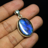 7.10gm Labradorite Plain Oval Cabochon 925 Sterling Silver Bezel Pendant